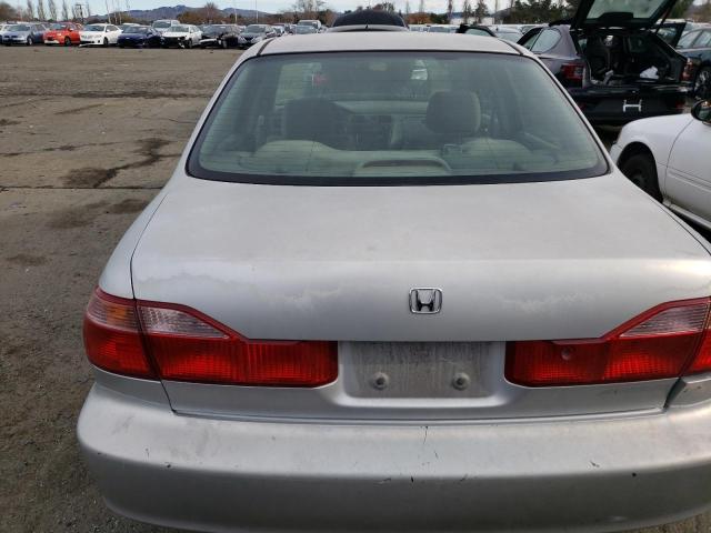 JHMCG6657YC000438 - 2000 HONDA ACCORD LX SILVER photo 6