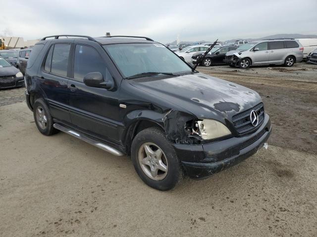 4JGAB54E41A257316 - 2001 MERCEDES-BENZ ML 320 BLACK photo 4