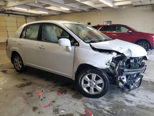 3N1BC11E87L425823 - 2007 NISSAN VERSA S WHITE photo 4