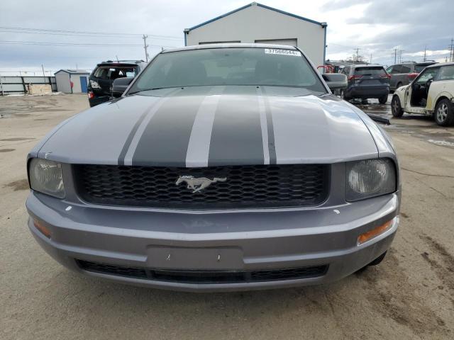 1ZVFT80N165220526 - 2006 FORD MUSTANG GRAY photo 5