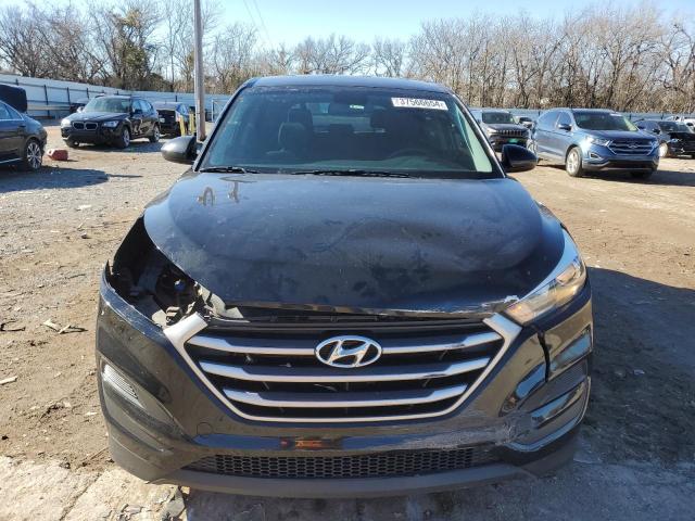 KM8J23A40HU388316 - 2017 HYUNDAI TUCSON SE BLACK photo 5