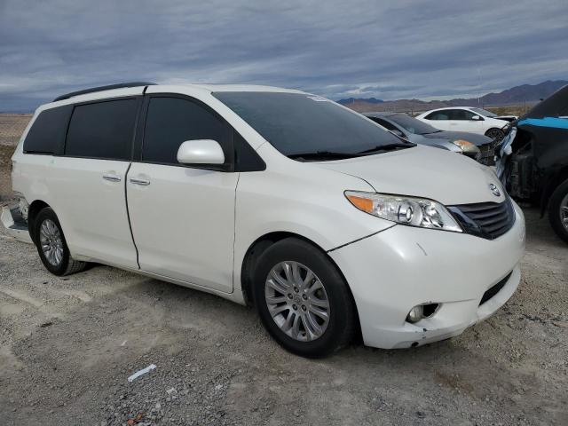 5TDYK3DC9GS763676 - 2016 TOYOTA SIENNA XLE WHITE photo 4