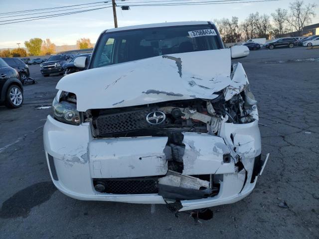 JTLKE50E891089234 - 2009 TOYOTA SCION XB WHITE photo 5