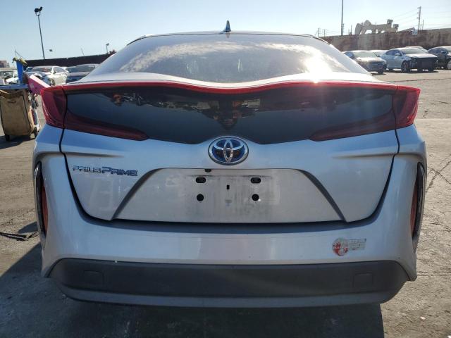JTDKARFP3H3024768 - 2017 TOYOTA PRIUS PRIM 银色 照片 6