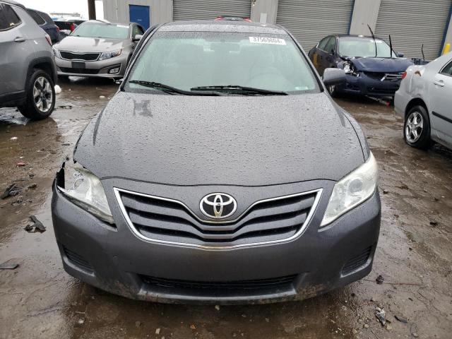 4T4BF3EKXBR115611 - 2011 TOYOTA CAMRY BASE GRAY photo 5