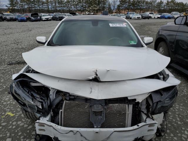 1G1ZD5ST8JF237147 - 2018 CHEVROLET MALIBU LT WHITE photo 5