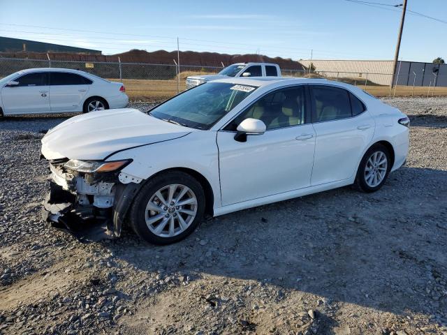 4T1R11AK8MU491423 - 2021 TOYOTA CAMRY LE WHITE photo 1