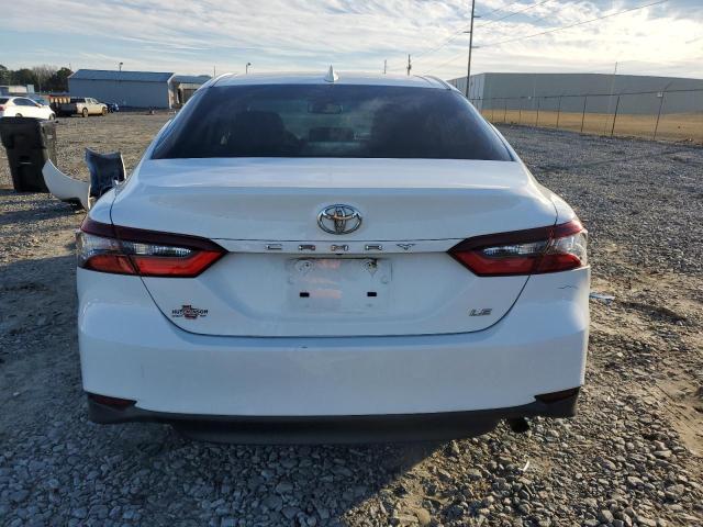 4T1R11AK8MU491423 - 2021 TOYOTA CAMRY LE WHITE photo 6