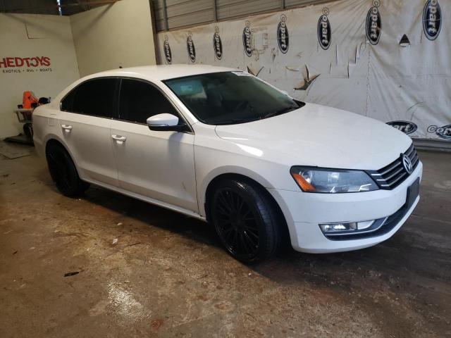 1VWAT7A38FC086885 - 2015 VOLKSWAGEN PASSAT S WHITE photo 4