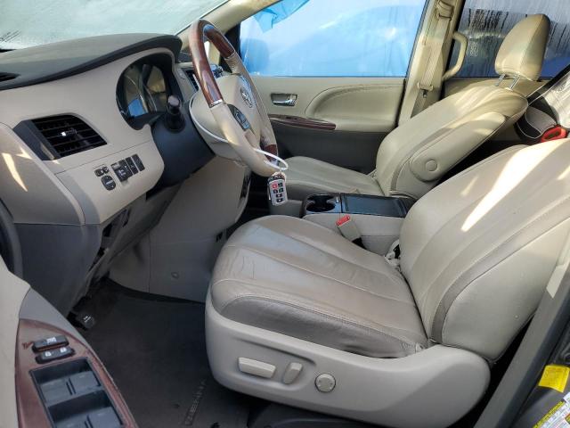 5TDYK3DCXCS242640 - 2012 TOYOTA SIENNA XLE GRAY photo 7