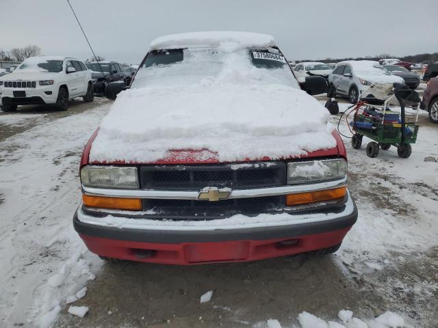 1GNDT13W812158114 - 2001 CHEVROLET BLAZER RED photo 5