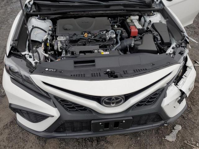 4T1G11AK9PU818553 - 2023 TOYOTA CAMRY SE NIGHT SHADE WHITE photo 11