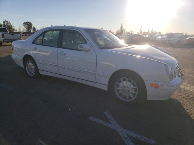 WDBJF65J01B257526 - 2001 MERCEDES-BENZ E 320 WHITE photo 4