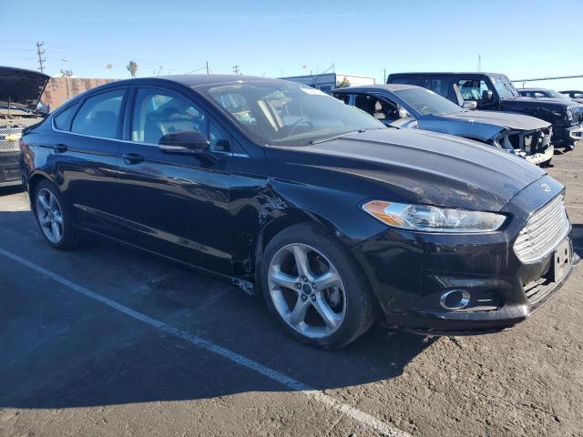 3FA6P0HD5GR399582 - 2016 FORD FUSION SE BLACK photo 4