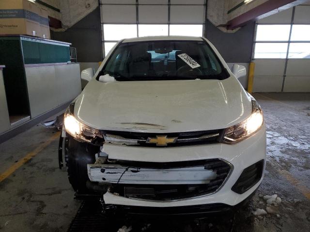 KL7CJKSMXNB527896 - 2022 CHEVROLET TRAX LS WHITE photo 5