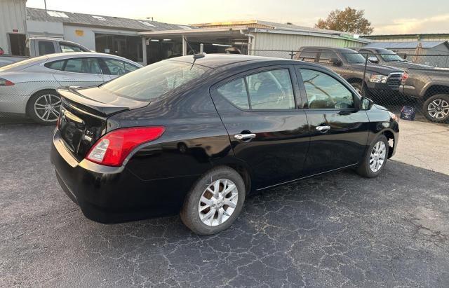 3N1CN7APXHL879088 - 2017 NISSAN VERSA S BLACK photo 4