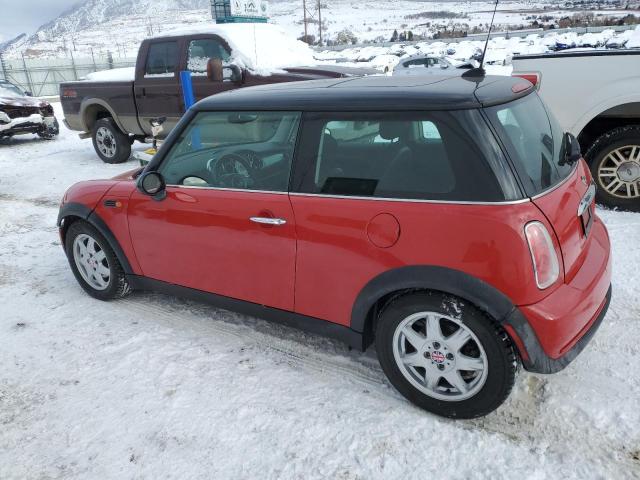 WMWRC33546TK70070 - 2006 MINI COOPER RED photo 2