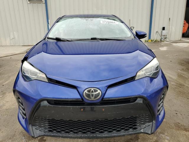 2T1BURHE6HC774692 - 2017 TOYOTA COROLLA L BLUE photo 5