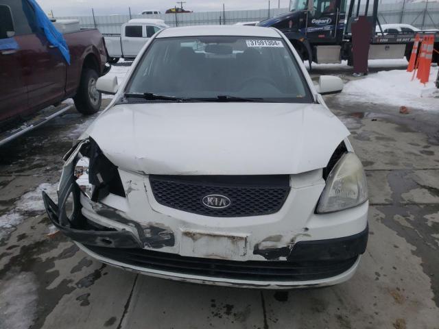 KNADE223596444178 - 2009 KIA RIO BASE WHITE photo 5