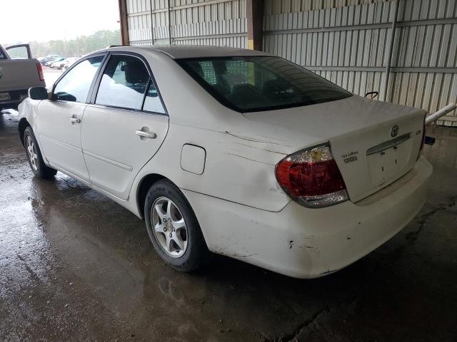 4T1BE32K25U390797 - 2005 TOYOTA CAMRY LE WHITE photo 2