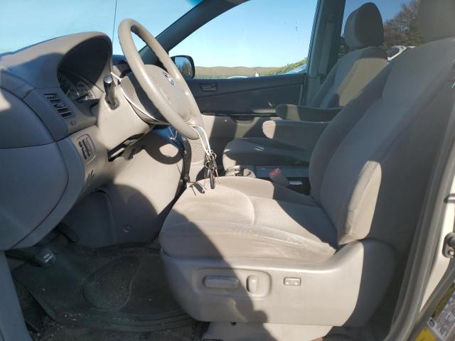 5TDBA23C45S045647 - 2005 TOYOTA SIENNA LE GRAY photo 7