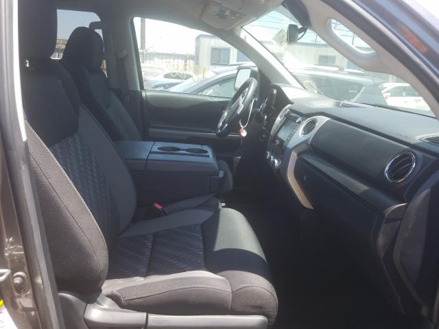 5TFRM5F1XKX138910 - 2019 TOYOTA TUNDRA DOUBLE CAB SR/SR5  photo 5