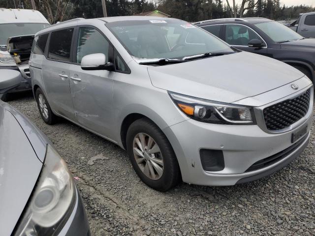 KNDMB5C16H6243625 - 2017 KIA SEDONA LX SILVER photo 4