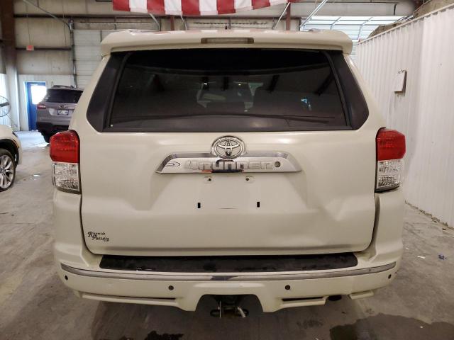 JTEZU5JR7D5051974 - 2013 TOYOTA 4RUNNER SR5 WHITE photo 6