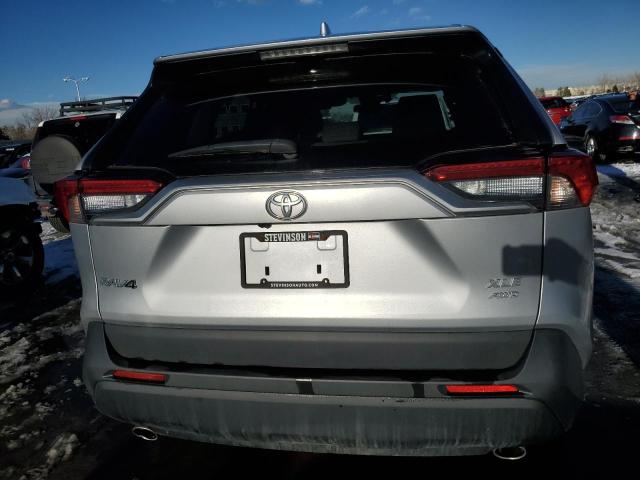 2T3P1RFV0LW104068 - 2020 TOYOTA RAV4 XLE SILVER photo 6