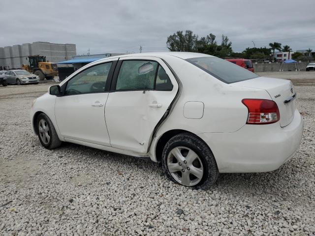 JTDBT923881227471 - 2008 TOYOTA YARIS WHITE photo 2