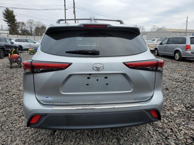 5TDGZRBHXLS052796 - 2020 TOYOTA HIGHLANDER XLE SILVER photo 6
