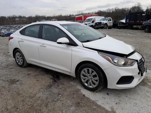 3KPC24A33JE010814 - 2018 HYUNDAI ACCENT SE WHITE photo 4