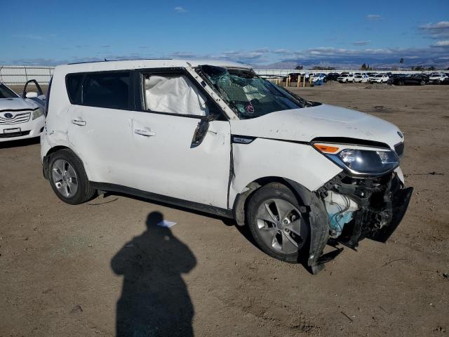 KNDJN2A21G7328322 - 2016 KIA SOUL WHITE photo 4