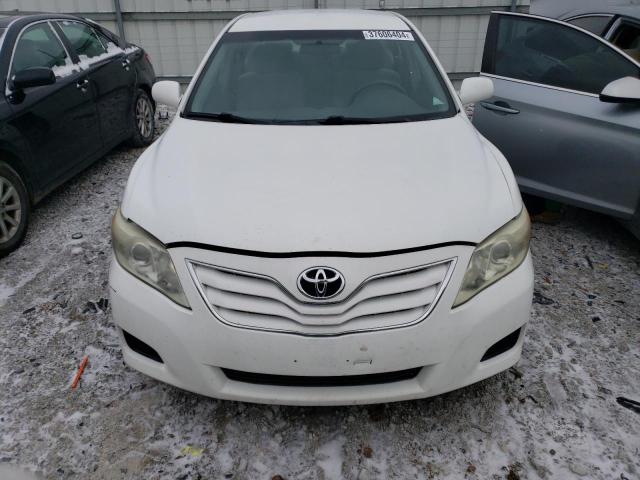 4T1BF3EK6BU749122 - 2011 TOYOTA CAMRY BASE WHITE photo 5