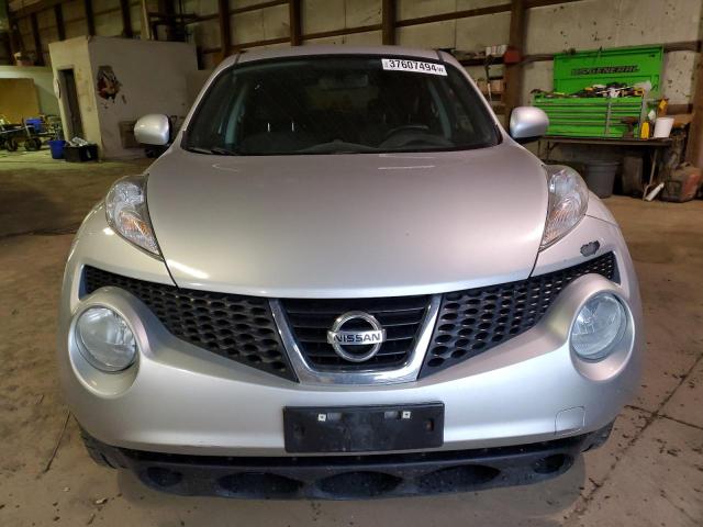 JN8AF5MVXDT218624 - 2013 NISSAN JUKE S SILVER photo 5