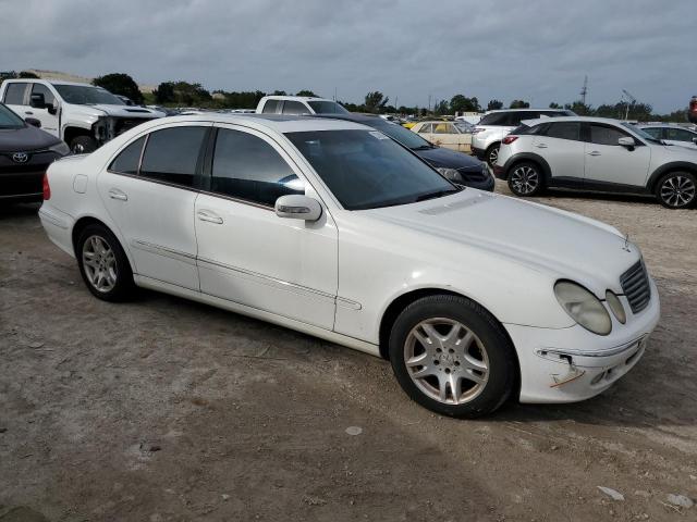 WDBUF65J74A491783 - 2004 MERCEDES-BENZ E 320 WHITE photo 4