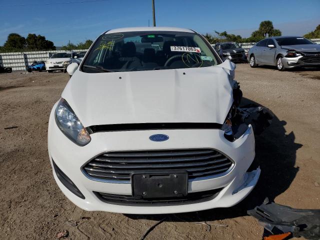 3FADP4BJ5HM145172 - 2017 FORD FIESTA SE WHITE photo 5