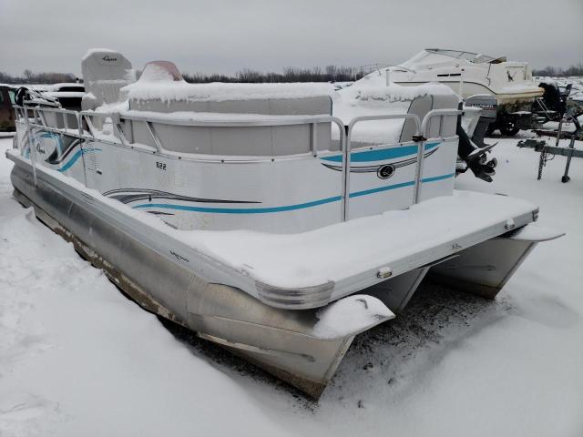 APX25510C818 - 2018 APX BOAT WHITE photo 1