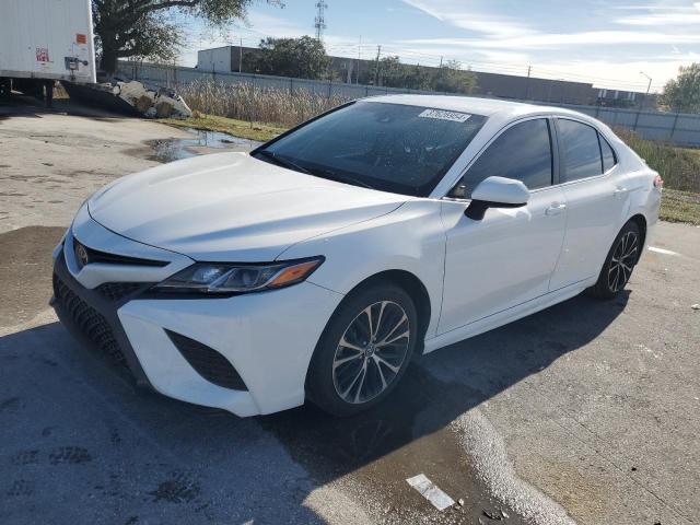 4T1B11HK8JU596188 - 2018 TOYOTA CAMRY L WHITE photo 1