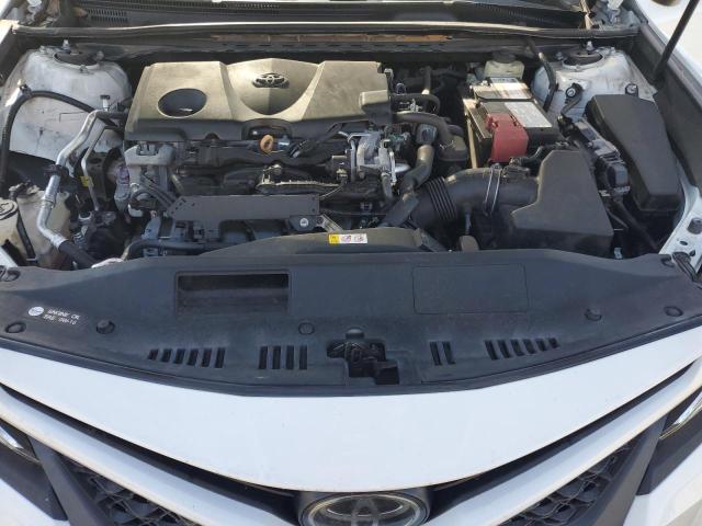 4T1B11HK8JU596188 - 2018 TOYOTA CAMRY L WHITE photo 11