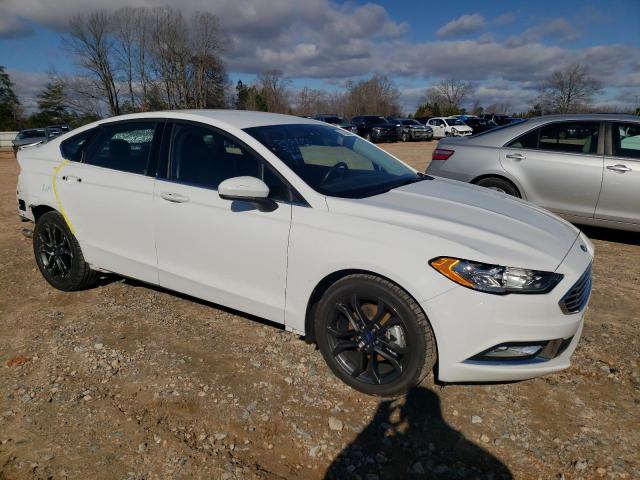 3FA6P0HD0JR229024 - 2018 FORD FUSION SE WHITE photo 4