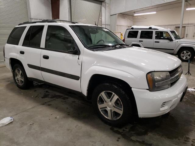 1GNDT13S752379920 - 2005 CHEVROLET TRAILBLAZE LS WHITE photo 4