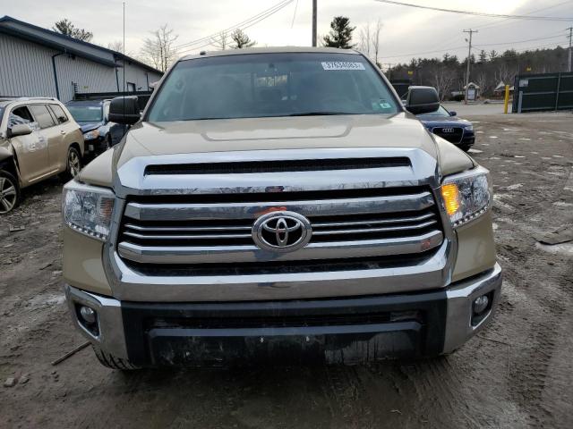 5TFUM5F10HX073634 - 2017 TOYOTA TUNDRA DOUBLE CAB SR/SR5 TAN photo 5