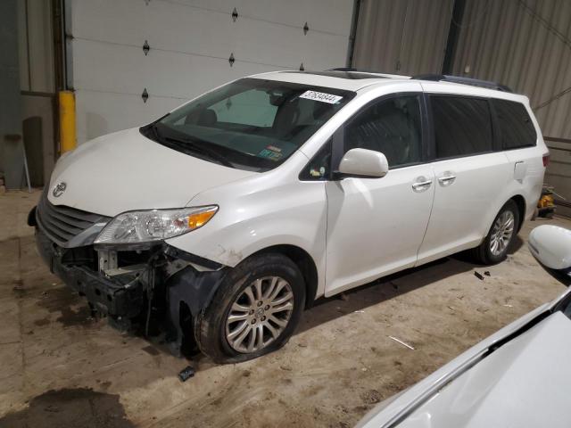 5TDYZ3DC3HS848297 - 2017 TOYOTA SIENNA XLE WHITE photo 1