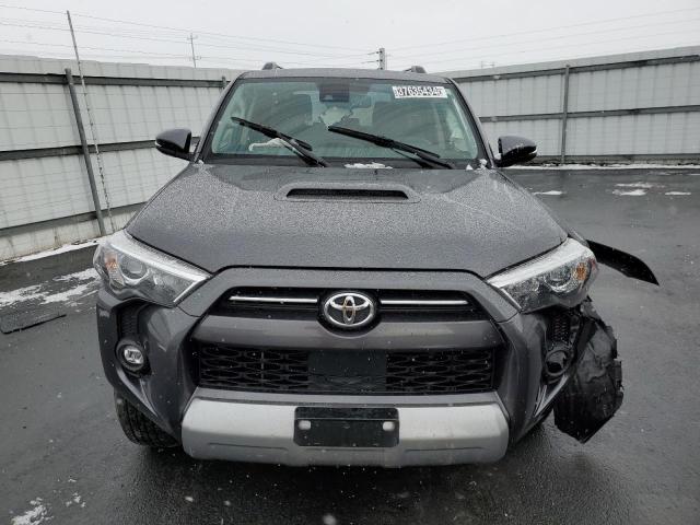 JTERU5JR6P6132611 - 2023 TOYOTA 4RUNNER SE GRAY photo 5