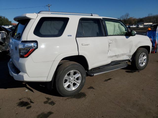 JTEBU5JR6J5560905 - 2018 TOYOTA 4RUNNER SR5/SR5 PREMIUM თეთრი ფოტო 3