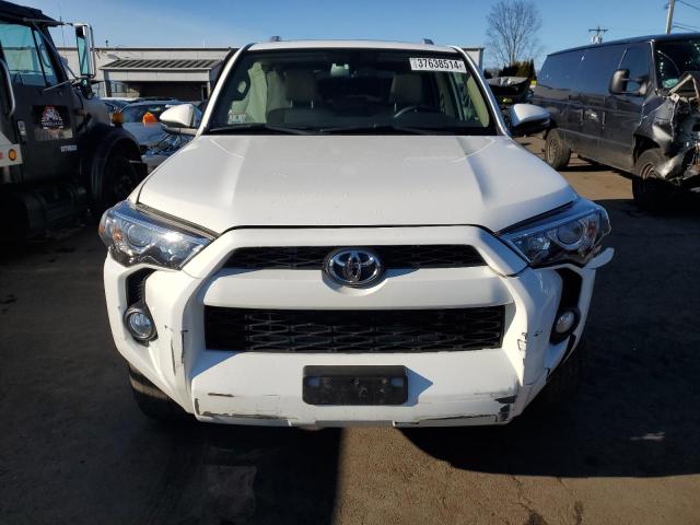 JTEBU5JR6J5560905 - 2018 TOYOTA 4RUNNER SR5/SR5 PREMIUM თეთრი ფოტო 5