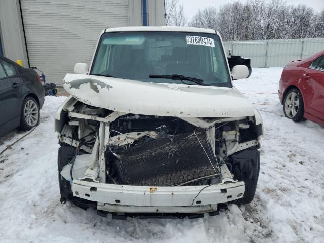 JTLKT324864037692 - 2006 TOYOTA SCION XB WHITE photo 5