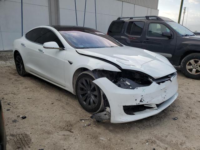 5YJSA1E22JF295465 - 2018 TESLA MODEL S WHITE photo 4