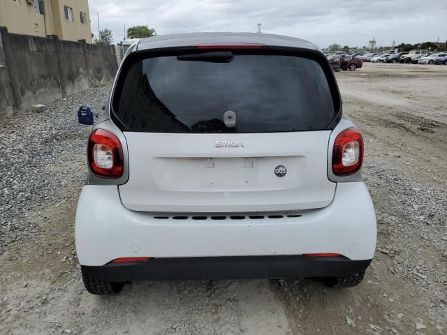 WMEFJ5DA6GK061540 - 2016 SMART FORTWO WHITE photo 6